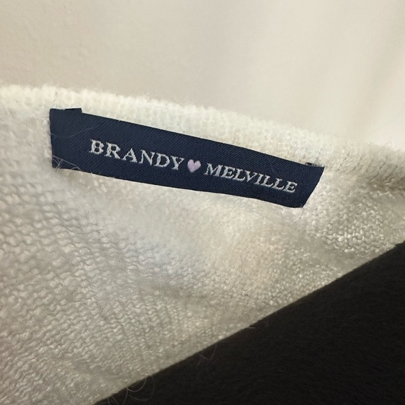 Brandy Melville Mohair Wool blend sheer lightweight v-neck sweater cream - Picture 3 of 6